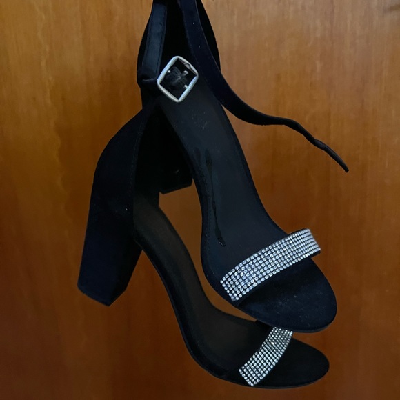 Black heels with silver details - Picture 3 of 5